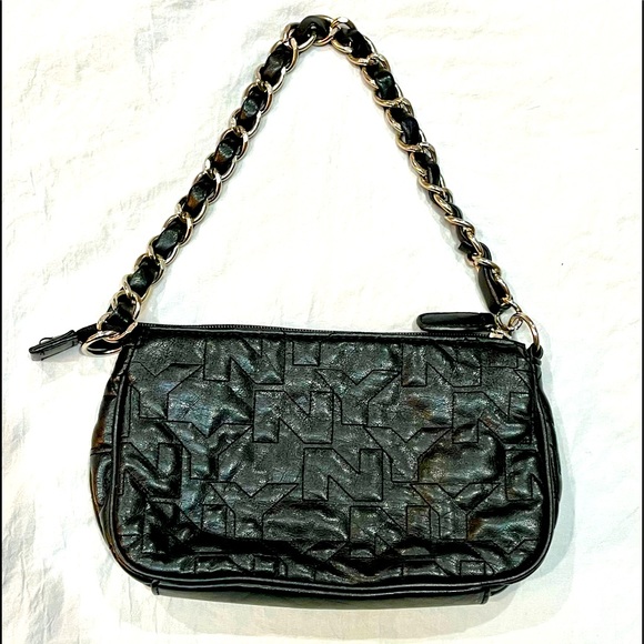 NEW YORK & CO initialed quilted black chain strap shoulder bag size 8x5 preowned - Picture 2 of 14